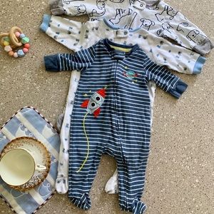 6 Zippered Footie Pajamas in stripes, blues 0-3M